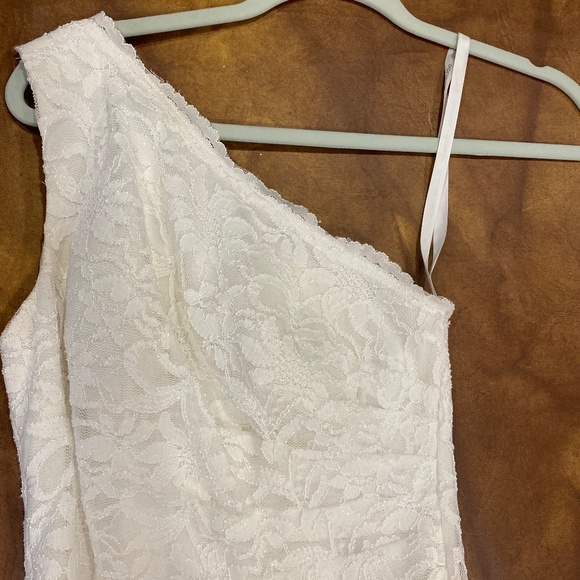 White Gown - Like New - Picture 1 of 4